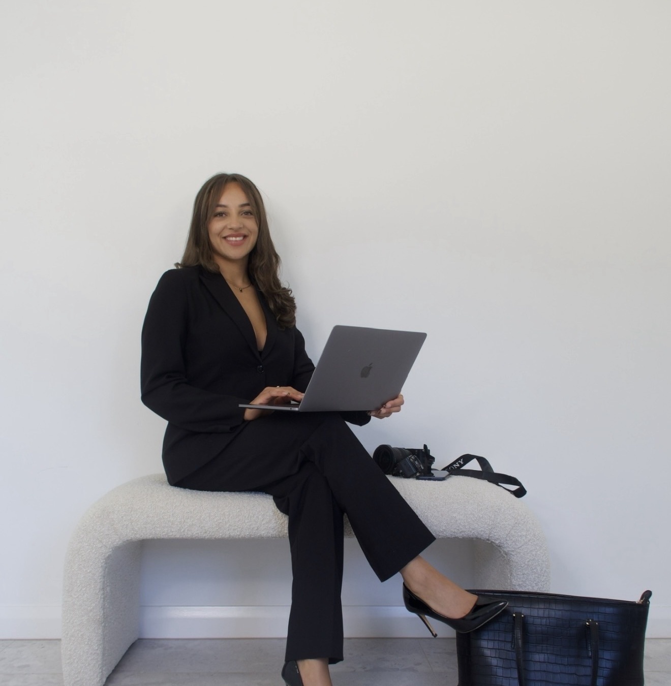 Jade with laptop, ready to connect